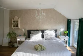 Romantic guesthouse with Jacuzzi and swimming pool - Image 5