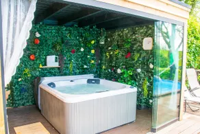 Romantic guesthouse with Jacuzzi and swimming pool - Image 4