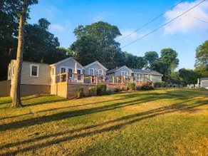 1 Bedroom Hamptons Waterfront Cottage Rental - Image 2