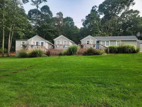 1 Bedroom Hamptons Waterfront Cottage Rental - Image 5