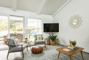 Modern Beach House Retreat-Family & Work Friendly - Image 2