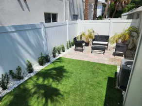 Hyde Park ”Industrial-chic” with Private Backyard - Image 5