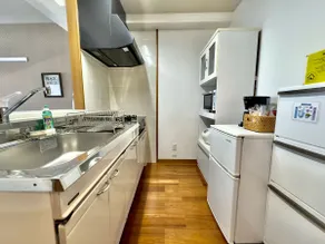 Spacious 45㎡ | Naha Airport 10 min | Free Parking - Image 3