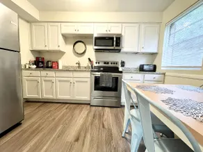 *Prime Pad * King Bed * Long Term Stays* - Image 3