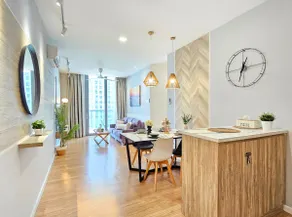 Cyberjaya 3BR Homestay Balcony with Pool View & Near to MMU - Image 2