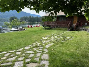Beautiful lake cabin with amazing view & huge yard - Image 4