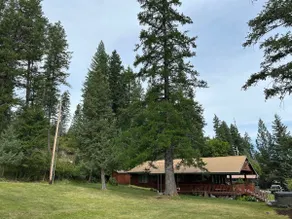 Beautiful lake cabin with amazing view & huge yard - Image 3