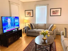 Great Price;Beautiful, Spacious 3 Bed 2 Bath in a House Near Downtown Portsmouth - Image 2
