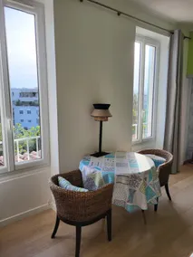 Bright 3 rooms with vine-covered terrace - Image 3