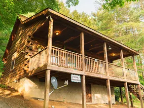”Mountain Melody” - Hot Tub & Indoor Jacuzzi Tub! - Image 2