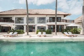 Modern Luxury 5 Bdr Ocean front Villa w/ Infinity Pool in Candidasa - Image 3