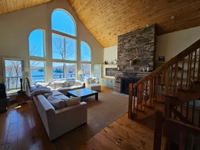Little Glamor Lakeside Retreat - Image 3