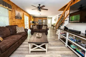 Private log home minutes to PF & Gatlinburg HOTTUB - Image 5