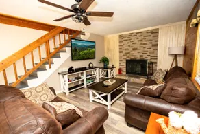 Private log home minutes to PF & Gatlinburg HOTTUB - Image 3