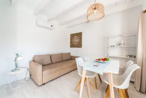 Rustic 1-bedroom apartment with porch/pool - Image 4