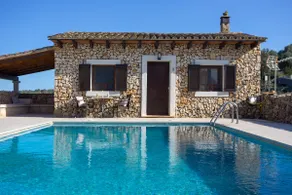 Rustic 1-bedroom apartment with porch/pool - Image 2