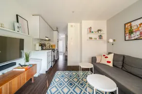 Cozy & Colourful 1 BR Apt in Historic Gastown - Image 2