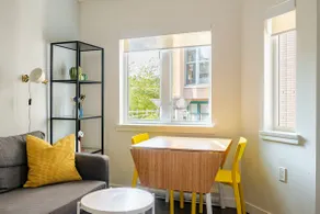 Cozy & Colourful 1 BR Apt in Historic Gastown - Image 3