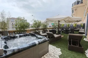LRA - terrace with jacuzzi - 300m from beach - AC - Image 2