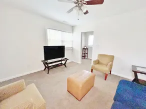 *Top Floor Bungalow* | Downtown Hampton | 1 BR - Image 2