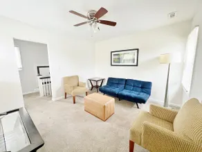 *Top Floor Bungalow* | Downtown Hampton | 1 BR - Image 4