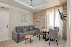 InMotion Luxury Rooms - Suite Deluxe - City View - Image 5