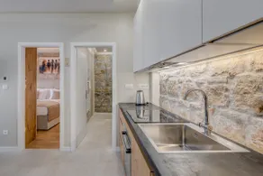 InMotion Luxury Rooms - Suite Deluxe - City View - Image 4