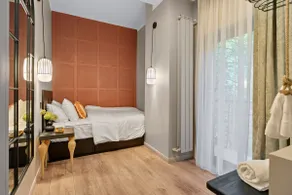 Tova Pearl Ultracentral | Romana Square - Image 5