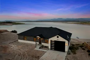 Luxury Waterfront Mansion - 90 minute south of SLC - Image 3