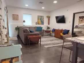 Modern King Suite  Full Kitchen + Washer/Dryer Near Civic Center & Rushmore Mall - Image 3
