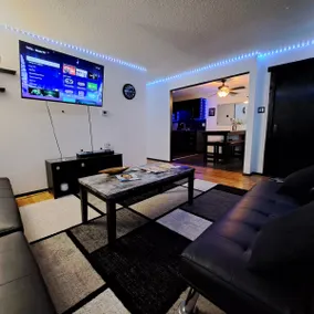 4 Bedroom Game-Ready Retreat Pool Table & Roku TVs - Image 3