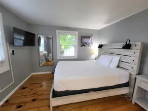 MINI PALACE @ MYSTIC SEAPORT & AQUARIUM: 5 QUEEN BEDS 1 BUNK BED - Image 3
