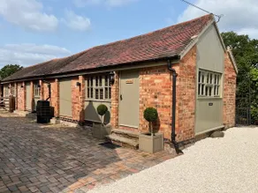 Entire stable block in Warwickshire countryside - Image 4