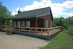 Cozy Lakeview Chalet - Image 3