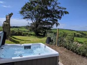 The Folly - Quiet country cottage, hot tub, garden - Image 2