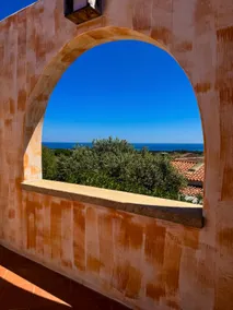 Apartment with a veranda overlooking the sea - Image 4
