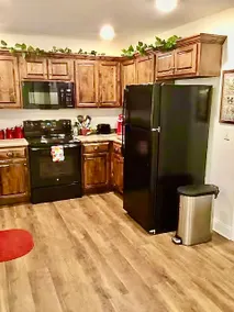 Cozy Retreat • King Bed & Kitchen Near Lee - Image 2