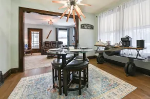 A. Earhart, K-Q beds, 2 patios, walk Benedictine - Image 4