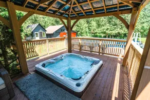 La Datcha 20 Acres Private Spa, with Pool, Jacuzzi & Wood Burning Sauna - Image 2