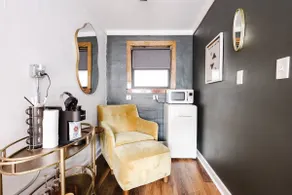 King & Queen bed, 2 SMART TV'S, 1 mi to Downtownx - Image 2