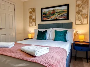 Lakeside: Argosy 3bed house 2bath parking M27 J5 Southampton Airport sleeps 6 - Image 3