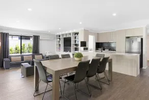 5 Bedroom Home meters from the beach - Image 2