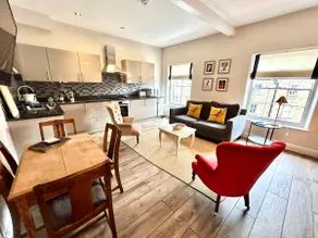 Central Bakewell Stylish Duplex For 5 - Image 4