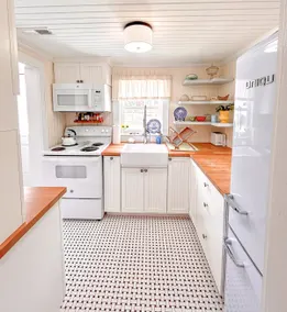 Vintage Cottage in Wanchese - Image 2