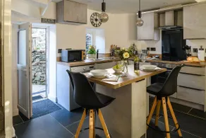 Cosy Welsh cottage with log burner, dog friendly - Image 3