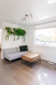 Modern Open Space Suite Close to Downtown - Image 2