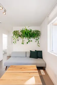 Modern Open Space Suite Close to Downtown - Image 3