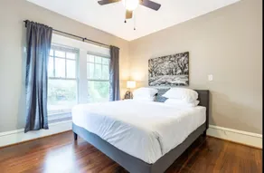 2BR Classic Montrose Mansion |Downtown Med Center - Image 4