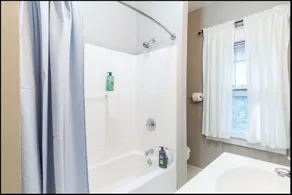 2BR Classic Montrose Mansion |Downtown Med Center - Image 5