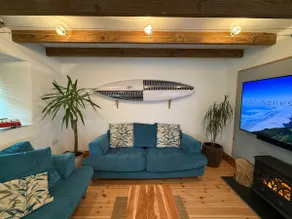 Stylish Cottage - Walk to Beach & Pubs & Fast WiFi - Image 3